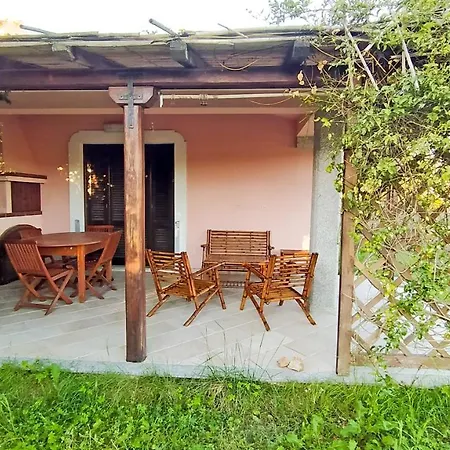 Ferienhaus Trilocale Le Canne 4 Posti Letto Con Giardino E Posto Auto Privato San Teodoro (Sardinia)