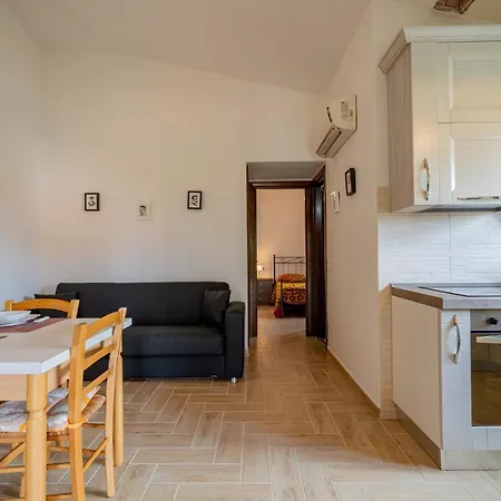Trilocale Le Canne 4 Posti Letto Con Giardino E Posto Auto Privato 산테오도로