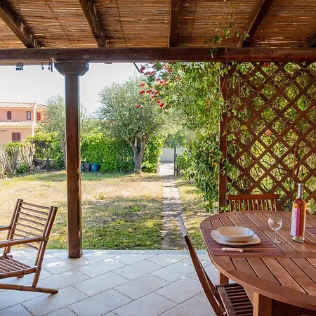 بيت للعطل Trilocale Le Canne 4 Posti Letto Con Giardino E Posto Auto Privato سان تيودورو